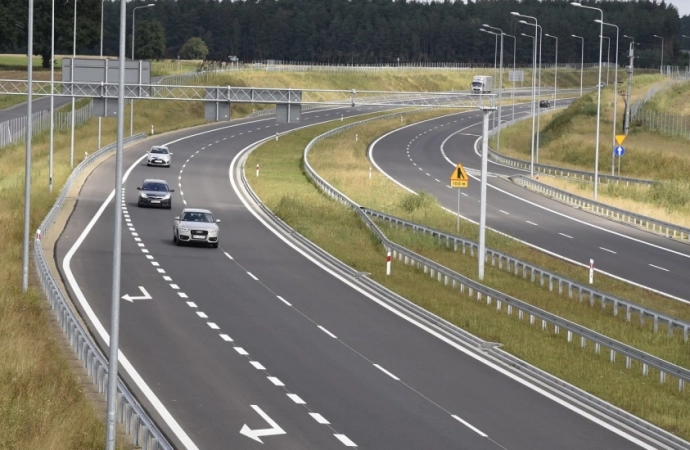 {Olsztyński oddział Generalnej Dyrekcji Dróg Krajowych i Autostrad otrzymał dwie decyzje, które umożliwiają dalszą przebudowę S7 w stronę Warszawy.}