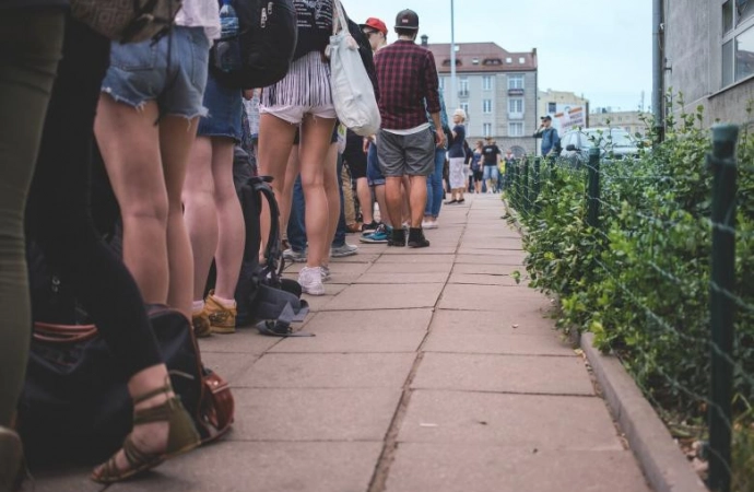 {ZUS podał, że liczba obcokrajowców zatrudnionych w Polsce osiągnęła rekordowy poziom. Wzrosty widać też w województwie warmińsko-mazurskim.}